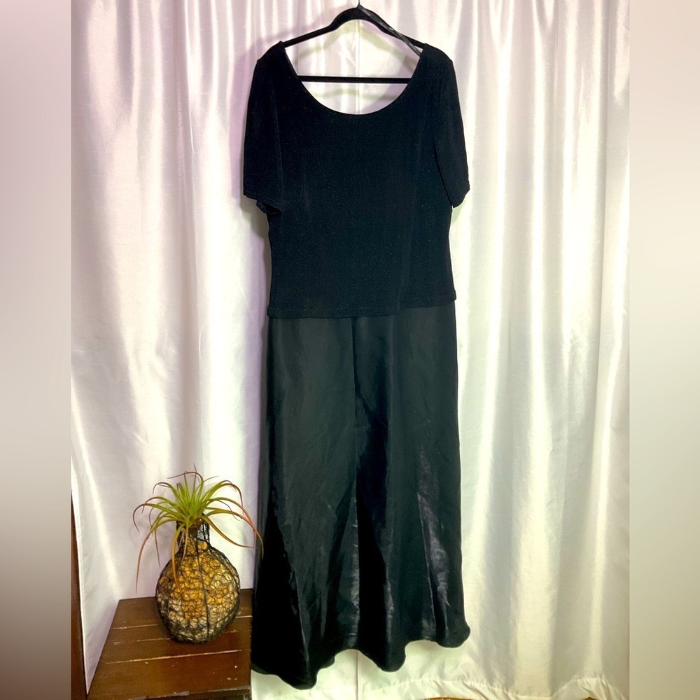 JS Collections Vintage ( Late 80’s - Early 90’s )  Black Maxi Dress